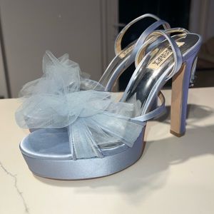 badgley mischka blue bow heels - size 8.5 - never worn, but floor model.